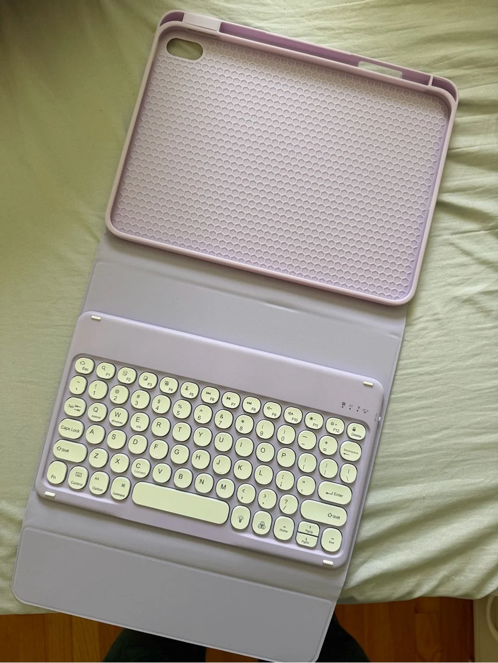 Lavender Wireless Bluetooth Keyboard Case for iPad 10.9 inch
